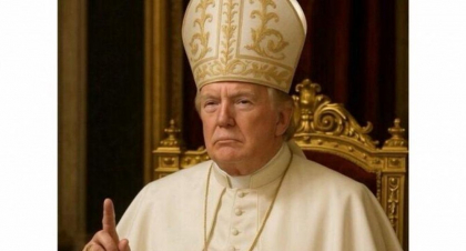 „Megalomanie patologică”. Trump, acuzat că „își bate joc” de catolici cu imaginea în care apare deghizat în papă