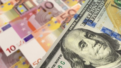 Dolarul se clatină, dar nu are rival. De ce euro nu poate prelua rolul de monedă globală fără un element-cheie