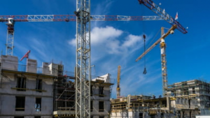 Gata cu munca la negru în construcții. Ministerul Muncii a început vânătoarea pe șantiere. O mie de inspectori fac controale în toată țara
