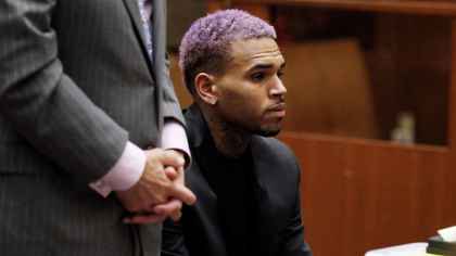 Chris Brown a fost arestat într-un hotel din Manchester. Ce acuzații i se aduc