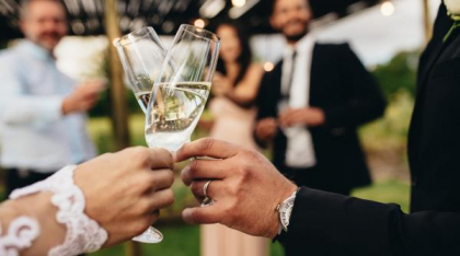 Un mire din Italia a distrus localul unde avea nunta pentru că nu mai era vin. A fost condamant la 4 luni de închisoare