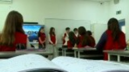 Ministerul Educației: ”Politica este interzisă în școală!”. Ce spun oficialii din învățământ despre democrație