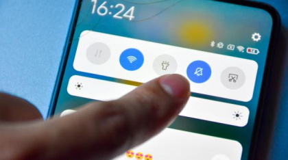 Ești genul care își ține telefonul pe silent? Iată ce spune asta despre tine