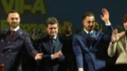 Un gest făcut de studenți l-a surprins pe președintele ales Nicușor Dan: ”O să încerc să învăț șmecheria asta”