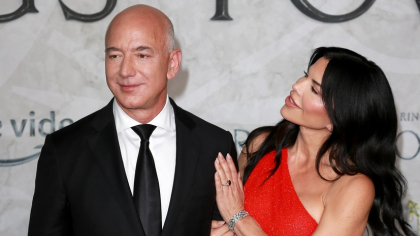 Mega-iahturi, avioane private și proteste la ceremonia lui Jeff Bezos și Lauren Sanchez. Primii invitați la „nunta secolului” au început să sosească