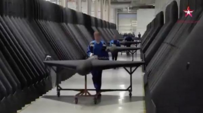Filmarea care arată cum zeci de adolescenți muncesc într-o fabrică de drone din Rusia: Majoritatea au doar 15 ani