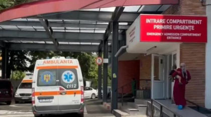 Un copil de 3 ani a fost atacat de o haită de câini în Galaţi. Medicii se tem că nu îi pot salva ochiul stâng