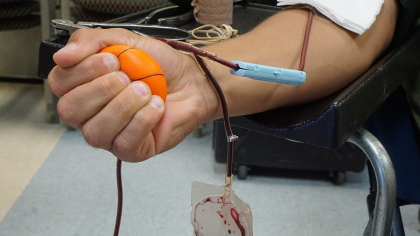 Un tânăr diagnosticat cu leucemie mieloblastică are nevoie urgent de sânge și trombocite! Rareș-Mihai Manolache este internat la IRO Iași