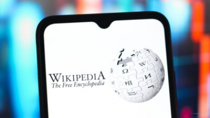Elon Musk vrea să „rescrie adevărul”: lansează Grokipedia, rivalul „fără filtre” al Wikipedia