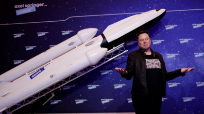 Elon Musk schimbă jocul pe Wall Street: Cel mai cunoscut CEO din lume a cumpărat acţiuni Tesla de un miliard de dolari. Acţiunile cresc puternic după tranzacţie şi şterg toate pierderile companiei de la începutul anului