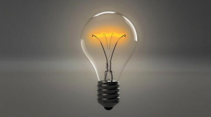 Ajutor pentru românii vulnerabili. Condiții de  acordare a tichetelor de 50 de lei pentru electricitate