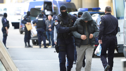 Arest preventiv pentru 10 membri ai clanurilor „Sportivii” şi „Cămătarii” cerut de procurorii DIICOT
