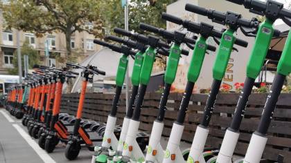 Permis obligatoriu pentru trotinete și biciclete electrice: proiect de lege depus în Parlament