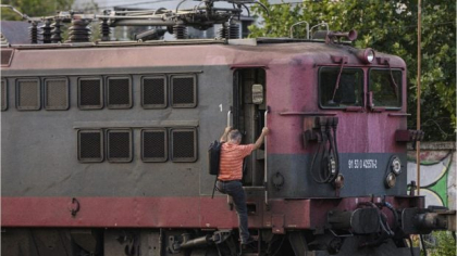 CFR Brașov vrea să dea la fier vechi zeci de vagoane pentru 5.300 de euro