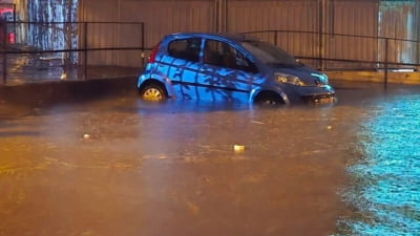 Unde pot suna bucureștenii pentru a semnala situațiile cauzate de vremea extremă. Linia PMB este activă 24 de ore din 24. Cod roșu de ploi torențiale