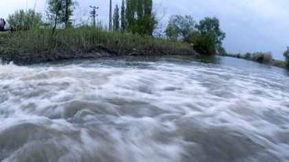 Cod portocaliu de inundaţii pe râuri din 12 judeţe; cod galben în 24 de judeţe