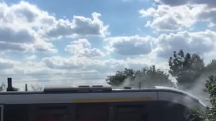 Incendiu: Un tren Săgeata Albastră cu 90 de oameni aflați în interior a luat foc