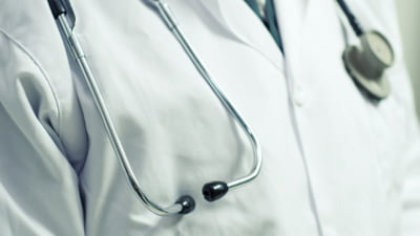 Anchetă a Poliției după ce un medic a aruncat cu apă asupra unei paciente. Unde a avut loc incidentul