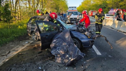 Un mort și un rănit grav, după un accident în care trei mașini s-au ciocnit, la Costinești