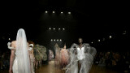 Săptămâna Modei Haute Couture a debutat la Paris cu creații inspirate de iubire și natură. FOTO