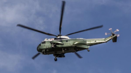 Ce a pățit un bărbat după ce a pus laserul pe elicopterul lui Donald Trump, la Casa Albă. Marine One a fost în pericol de coliziune