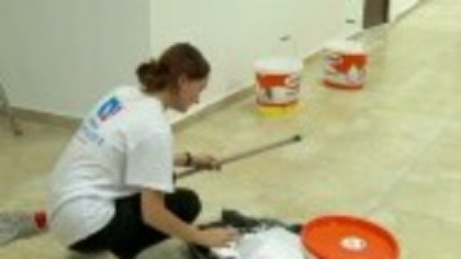 Studenții din Iași și-au unit forțele. Au început să renoveze căminele în schimbul a o lună de cazare gratuită