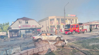 Două persoane au murit în urma unui atac rusesc asupra unui centru comercial din Ucraina. Zelenski: „Teroare rusească oribilă și stupidă”