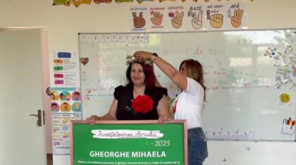 A fost desemnată învățătoarea anului 2025 în România. La ce şcoală predă Mihaela Gheorghe, care a fost premiată în faţa elevilor săi
