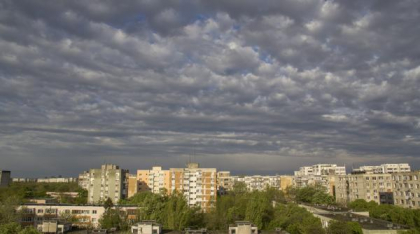 Prognoza meteo specială pentru București: vreme instabilă cu ploi torențiale, descărcări electrice și vânt până vineri