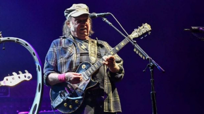 Neil Young îl atacă pe Donald Trump într-o nouă melodie, intitulată „Big Crime”: „Să nu le mai dăm bani miliardarilor fasciști”