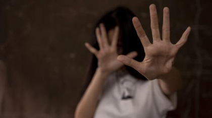 Părinţii unei femei de 37 de ani din Italia au fost condamnaţi la 2 ani de închisoare pentru rele tratamente. Cum îşi umileau fiica