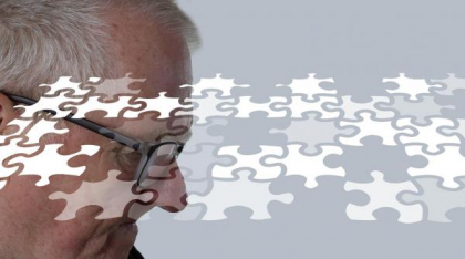 Alzheimer nu este doar „pierderea memoriei”. Cum diferențiem semnele demenței de îmbătrânirea normală a creierului