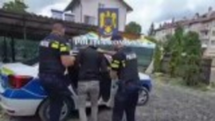 Doi indivizi au fost arestați după ce ar fi tâlhărit un bărbat din Prahova. Indivizii au fost prinși după două luni