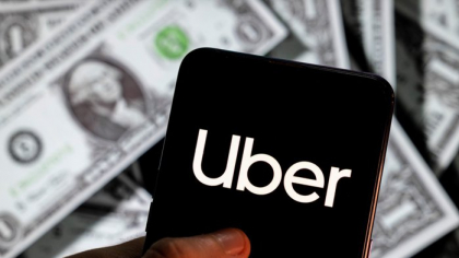 Revoluţie pe patru roţi: Uber investeşte 300 de milioane de dolari în Lucid pentru a lansa 20.000 de robotaxiuri electrice în SUA