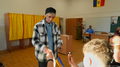 Românii votează: prezenţă mai mare decât la alegerile anulate