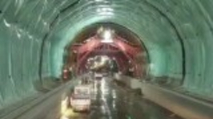 Când vom putea circula prin primul tunel de autostradă din România. Ar putea fi gata înainte de termin