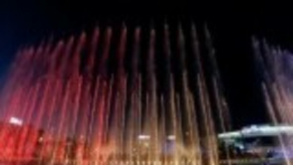 Spectacolul fântânilor din Capitală s-a încheiat. Sute de oameni au admirat jocul de culori