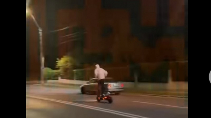 Urmărire inedită la Galați! Un tânăr aflat pe o trotinetă electrică a reușit să scape de echipajul de poliție care îl urmărea