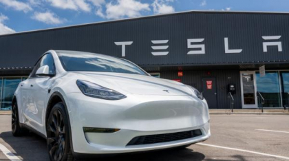 Un bărbat și-a dus Tesla la un centru de evaluare auto și a rămas șocat când a aflat cât valorează după un an