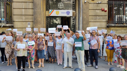 Bugetarii protestează în stradă și amenință că blochează țara, dacă Guvernul nu renunță la tăierea veniturilor angajaților