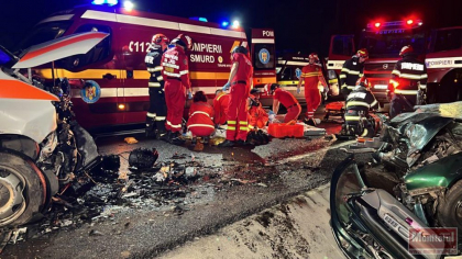 Doi tineri de 19 și 21 de ani au murit într-un accident rutier în care a fost implicată și o Ambulanță