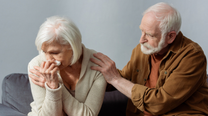 Pensionarii pierd bani fără să știe. Sunt îndemnați să retragă numerarul din bancă și să-l mute