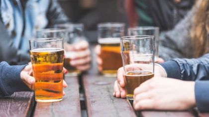 Trei milioane de oameni mor anual din cauza consumului de alcool. Cât se bea în România