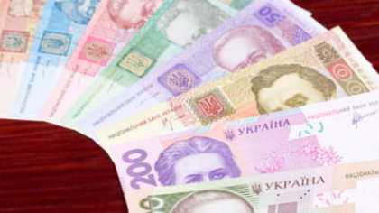 Schimbare istorică pentru viitorul politic și economic al Ucrainei: Banca Națională ia în calcul renunțarea la dolar, ca monedă de referință