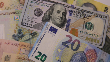BNR a cheltuit miliarde de euro ca să țină în frâu cursul valutar. Economist: România rămâne fără bani dacă iese Simion președinte