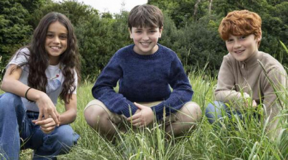 S-a dat startul filmărilor pentru serialul Harry Potter. Prima fotografie cu actorul principal pe platou