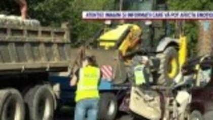 Accident grav pe Transalpina. O mașină a intrat pe contrasens, în curbă, și s-a izbit de un camion: ”A venit cu viteză”