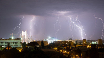 Meteorologii Accuweather anunță 3 zile consecutive de furtuni electrice în București. Pe ce dată se întâmplă
