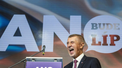 Volodimir Zelenski a avut prima convorbire telefonică cu liderul populist al Cehiei