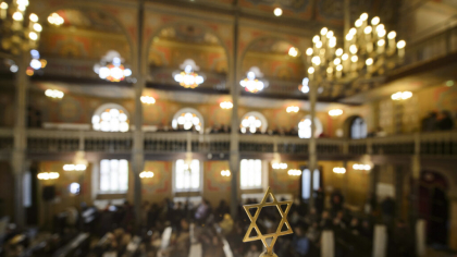 Raport îngrijorător al Institutului „Elie Wiesel” privind monitorizarea antisemitismului: O treime dintre parlamentari sunt în partide care își asumă valori de extremă dreapta